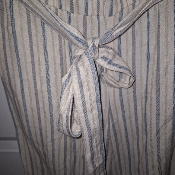 A Cloth and Stone Rayon and Linen halter top pantsuit in a size small. EUC - Picture 2 of 11